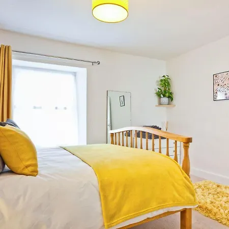Holiday home Logwood House